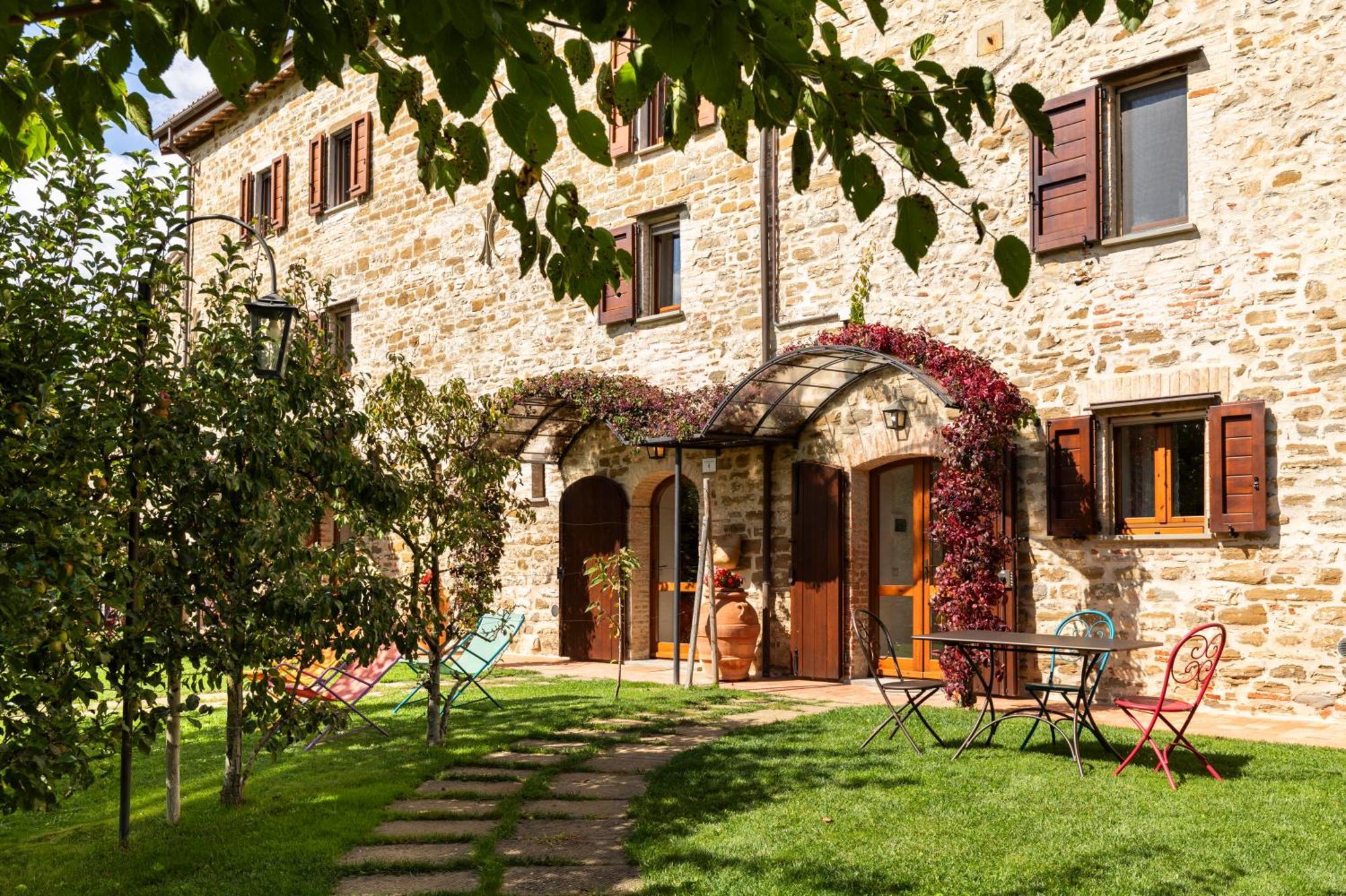 Agriturismo I Gelsi Di Santa Cristina Gubbio Bagian luar foto