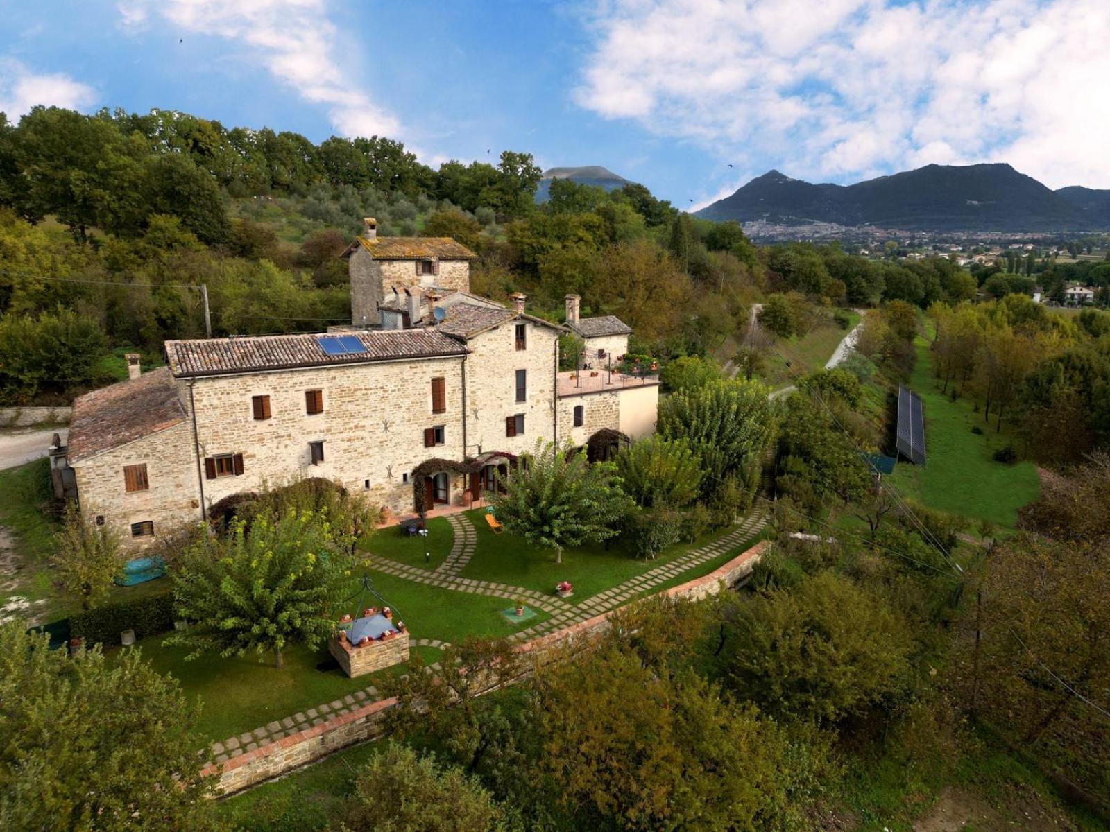 Agriturismo I Gelsi Di Santa Cristina Gubbio Bagian luar foto